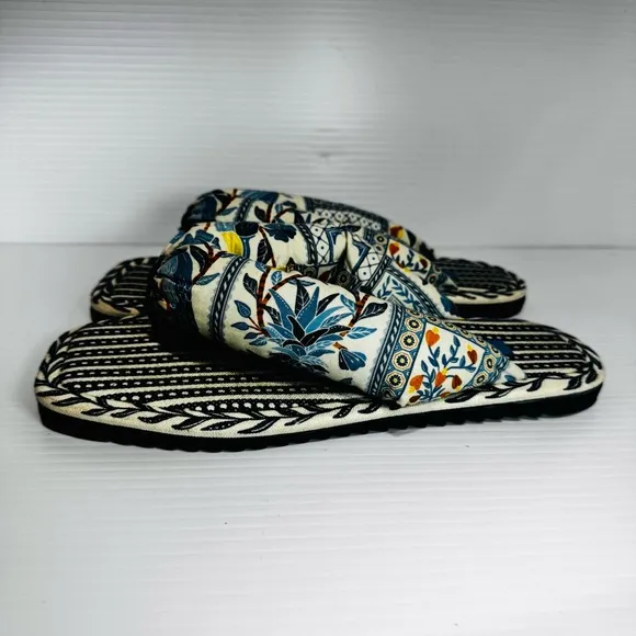 Farm Rio Puffy Vibrant Patterned Sandals Size 9