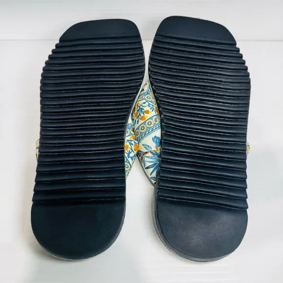 Farm Rio Puffy Vibrant Patterned Sandals Size 9