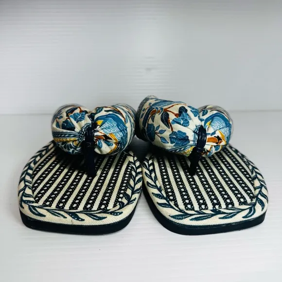 Farm Rio Puffy Vibrant Patterned Sandals Size 9