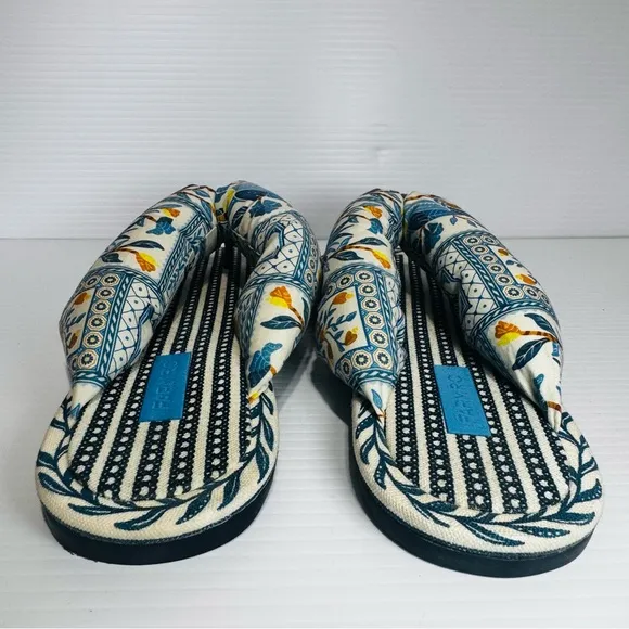 Farm Rio Puffy Vibrant Patterned Sandals Size 9