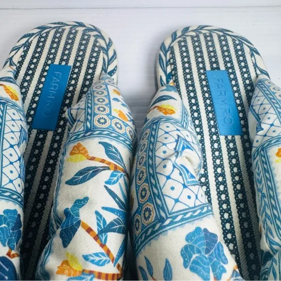 Farm Rio Puffy Vibrant Patterned Sandals Size 9