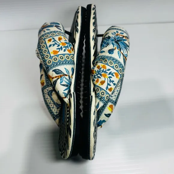 Farm Rio Puffy Vibrant Patterned Sandals Size 9
