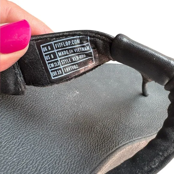 FitFlop Mina Black Padded Leather Toe Thong Sandals, Size 8, Casual Comfort