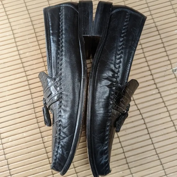 Florsheim Men's Size 10D Black Leather Alligator Print Tassel Loafers. 312pm