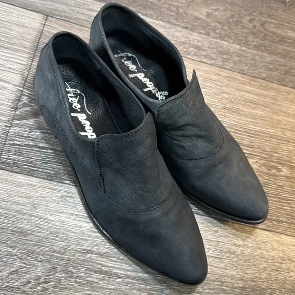 Free people black leather loafers  size 41 (d198)