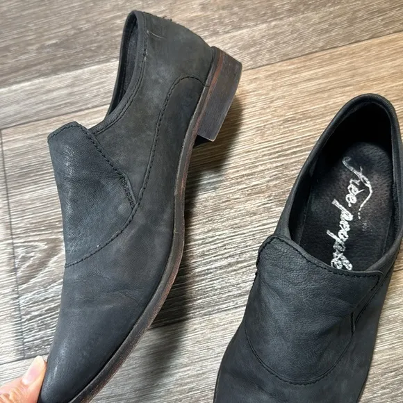 Free people black leather loafers  size 41 (d198)