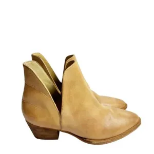 FREE PEOPLE CHARM BOOT IN TAN WOMEN BOOTS SIZE 37 OR 7 NEW WITH STICKER TAGS