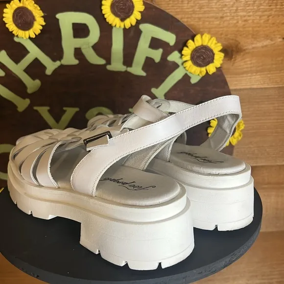 Free People Delaney Fisherman Platform Leather Buckle Sandal White 38 7.5 / 8