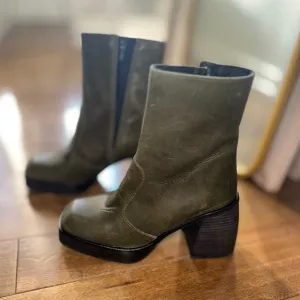 Free People ruby Platform ankle boots size 36 (5.5 US) never worn - Olive Green