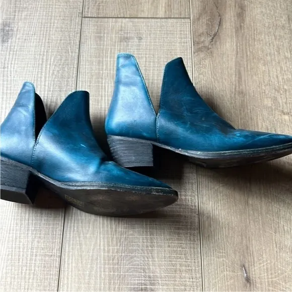 Free People Blue Charm Double V Ankle Boots US 6.5