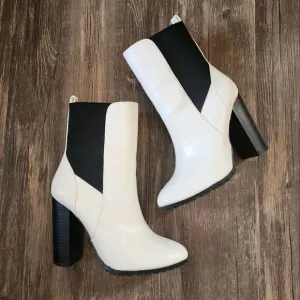 French Connection Vegan Leather Heeled Boots Ivory Black Pull On Size 8