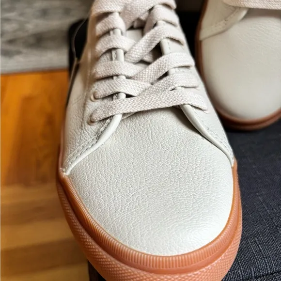 Frye Gia White Sneakers with Tan Soles Genuine Leather Size 8.5 Women’s