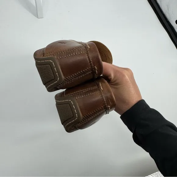 Frye Lewis Venetian Loafers in Tan