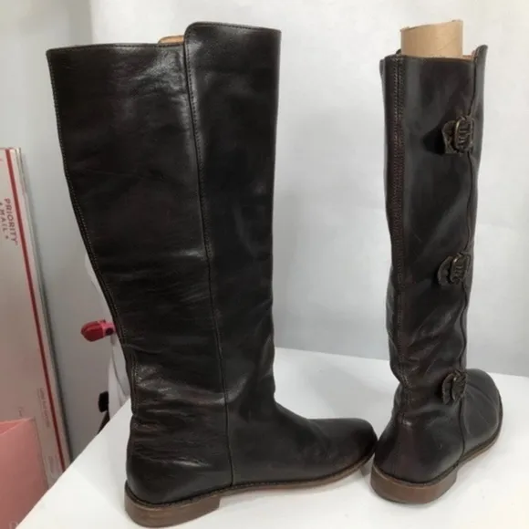 𝅺Frye tall brown boots