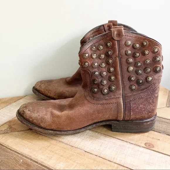 Frye Wyatt Disc Distressed Leather Boots