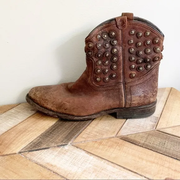 Frye Wyatt Disc Distressed Leather Boots