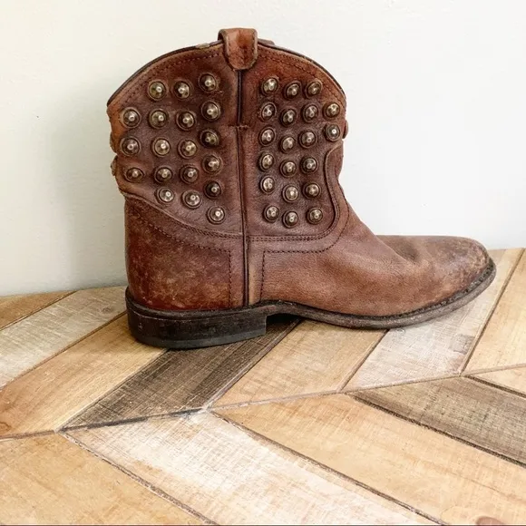 Frye Wyatt Disc Distressed Leather Boots
