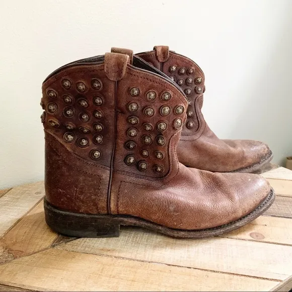 Frye Wyatt Disc Distressed Leather Boots