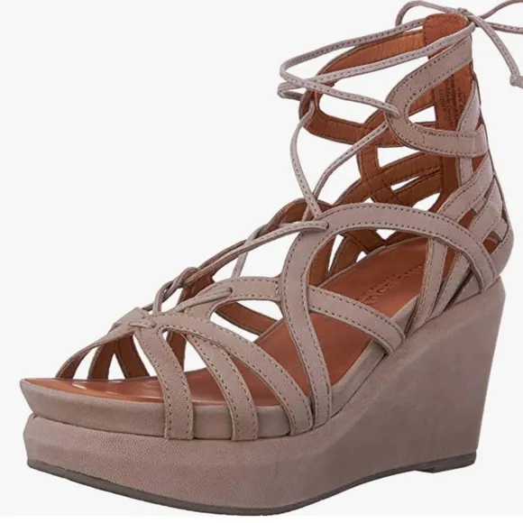 Gentle Souls  by Kenneth Cole Women's Joy Platform Wedge Sandals