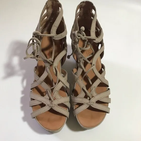 Gentle Souls  by Kenneth Cole Women's Joy Platform Wedge Sandals