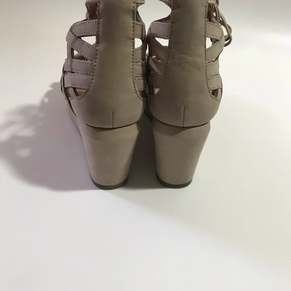 Gentle Souls  by Kenneth Cole Women's Joy Platform Wedge Sandals