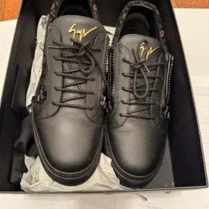 Giuseppe Zanotti Black Sneakers Sleek Urban Design