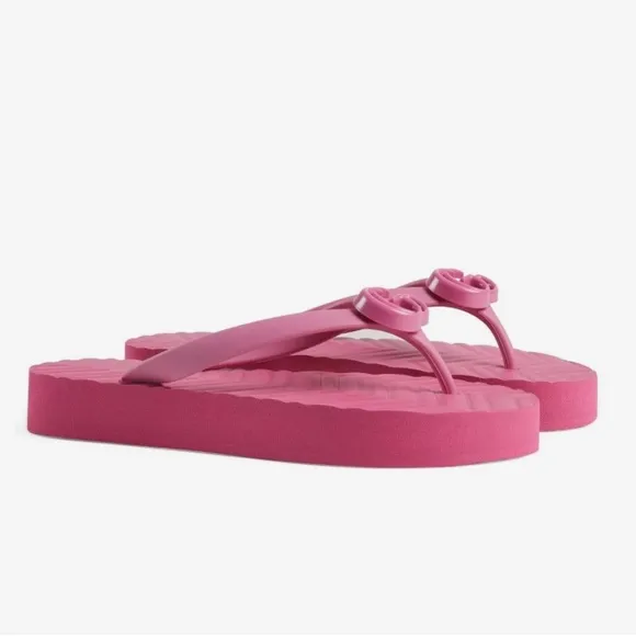 Gucci Pascar GG flip flops in pink size 42