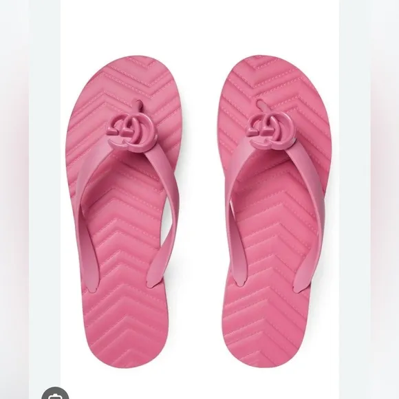 Gucci Pascar GG flip flops in pink size 42