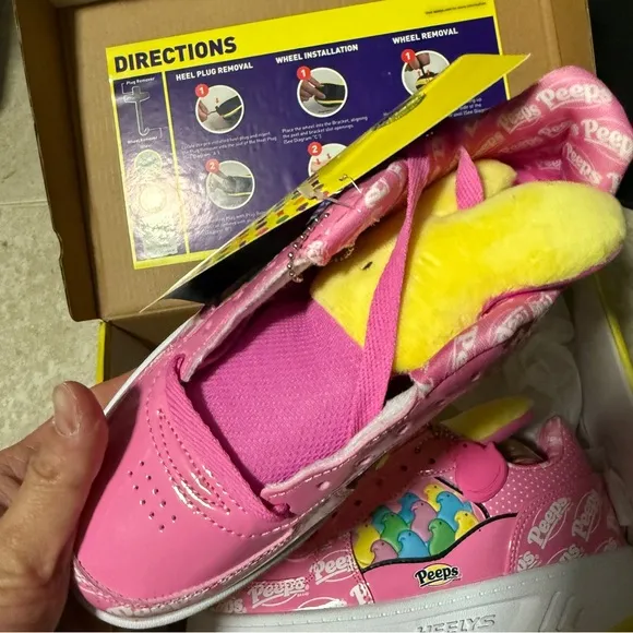 HeelysRezerve Low Peeps kids sneakers youth 4 brand new in box