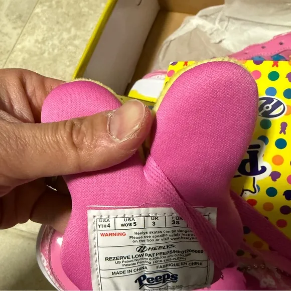 HeelysRezerve Low Peeps kids sneakers youth 4 brand new in box
