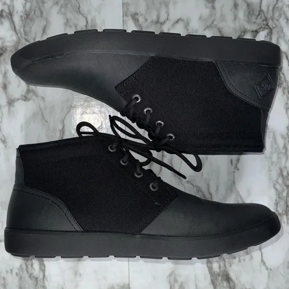 Helly Hansen Men's Landon Chukka Boots‎ in Black- Sz 11