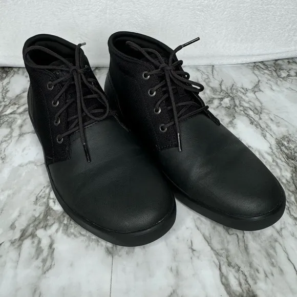 Helly Hansen Men's Landon Chukka Boots‎ in Black- Sz 11