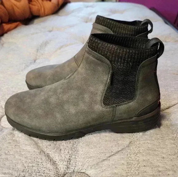 Hey Dude Scott Grip Mens Size 8 Shoes Total Black Gray Chelsea Boots Comfort
