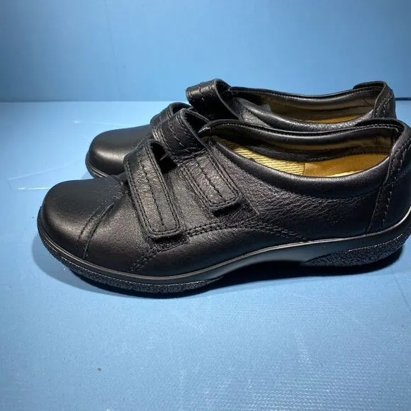 hotter womens &quot;leap&quot; leather hook and loop adjustible loafers. Size 5
