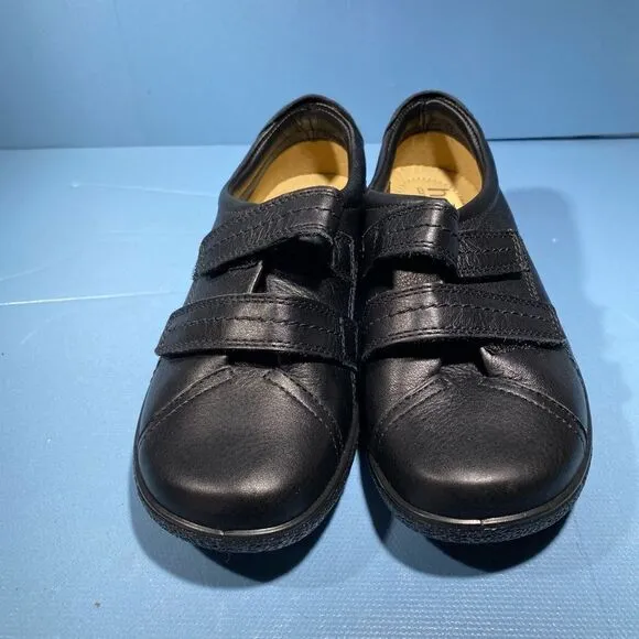 hotter womens &quot;leap&quot; leather hook and loop adjustible loafers. Size 5