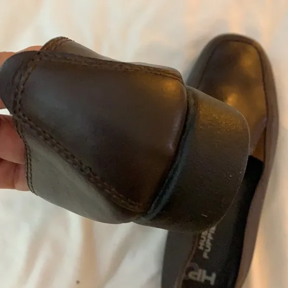 HUSH PUPPIES 6 1/2 W  brown leather loafers in excellent condition