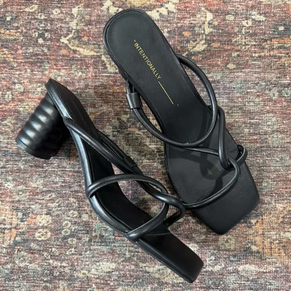 Intentionally Blank Kamill Heel Black Leather 10