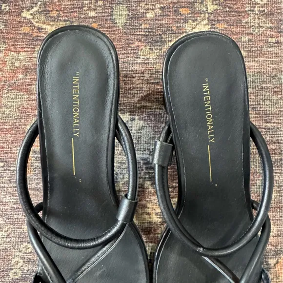Intentionally Blank Kamill Heel Black Leather 10