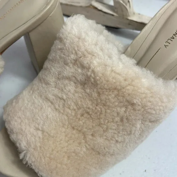 INTENTIONALLY BLANK Women’s Tian Faux Shearling Slide Sandal Cream-SZ 8.5-9