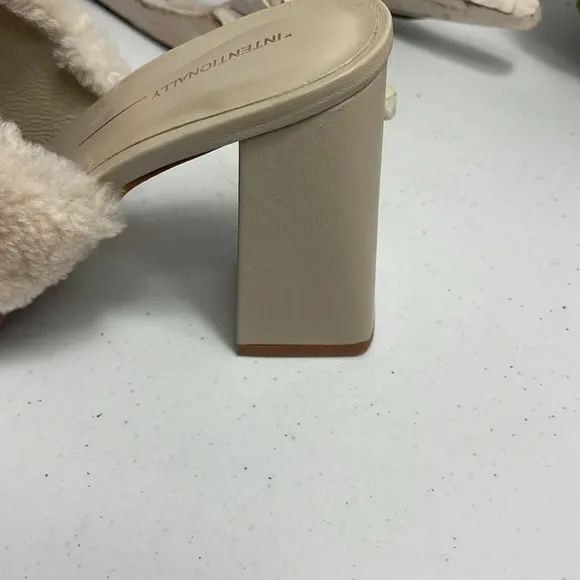 INTENTIONALLY BLANK Women’s Tian Faux Shearling Slide Sandal Cream-SZ 8.5-9