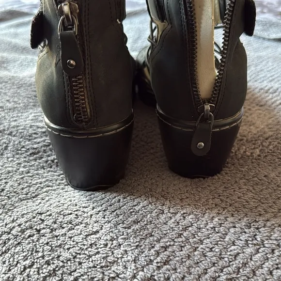 JBU by Jambu Nelly Black Cutout Wedge Sandals Size 9 Memory Foam Comfort Zip