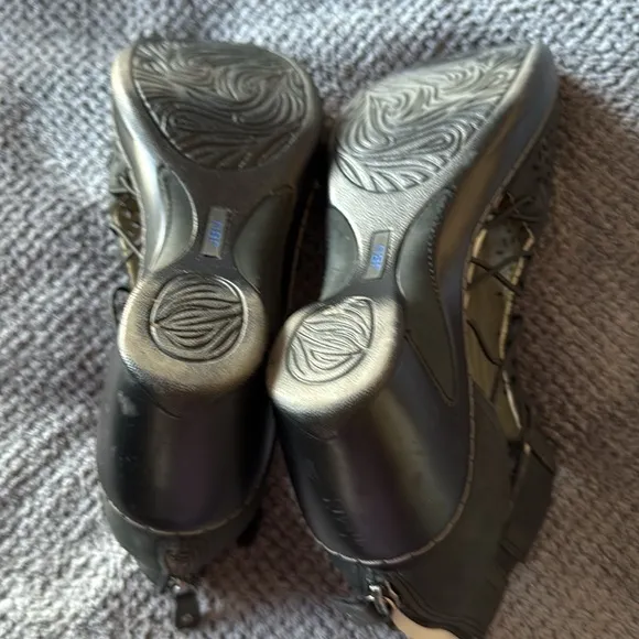 JBU by Jambu Nelly Black Cutout Wedge Sandals Size 9 Memory Foam Comfort Zip