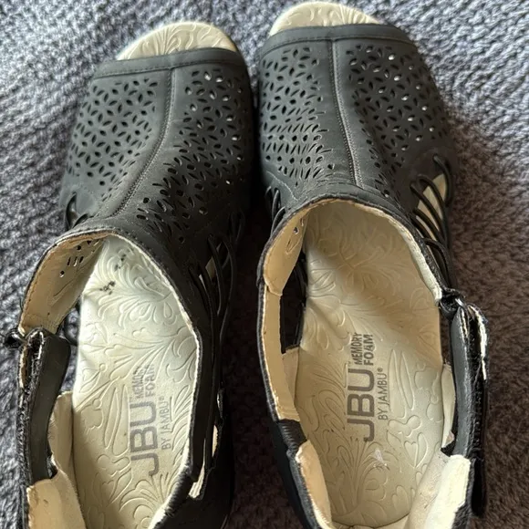 JBU by Jambu Nelly Black Cutout Wedge Sandals Size 9 Memory Foam Comfort Zip