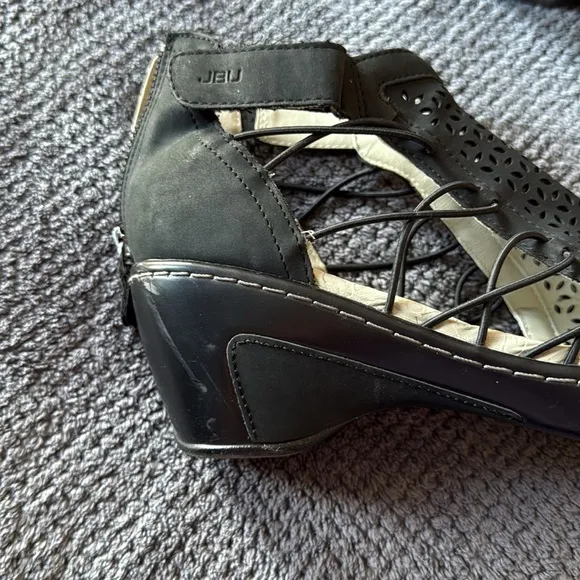 JBU by Jambu Nelly Black Cutout Wedge Sandals Size 9 Memory Foam Comfort Zip