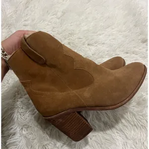 Jeffrey Campbell Guinn Sherpa-Lined Boots - size 9.5