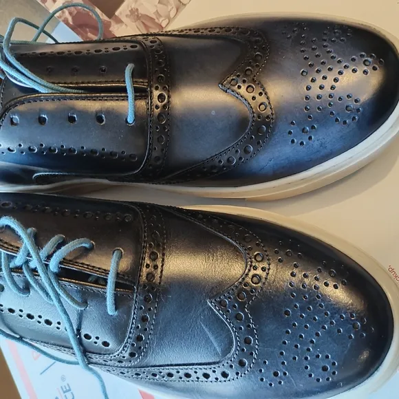 Johnston &amp; Murphy Blue Leather Sneakers with Brogue Detailing