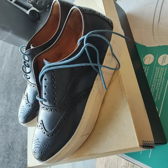Johnston &amp; Murphy Blue Leather Sneakers with Brogue Detailing