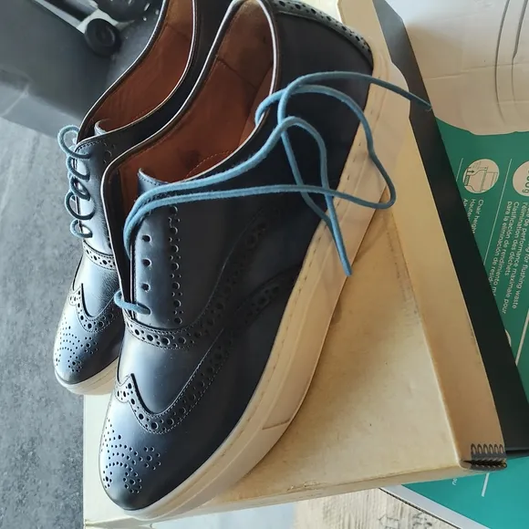 Johnston &amp; Murphy Blue Leather Sneakers with Brogue Detailing