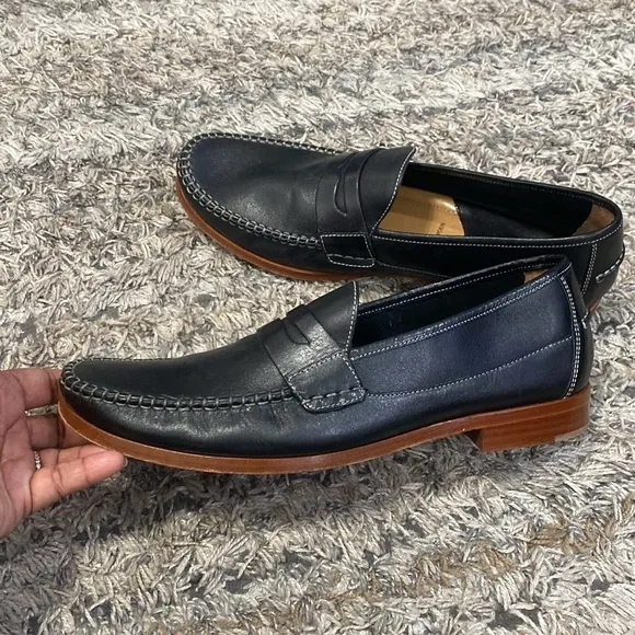 Johnston and Murphy sheepskin Men's Black Leather Loafers sz 12M great condition