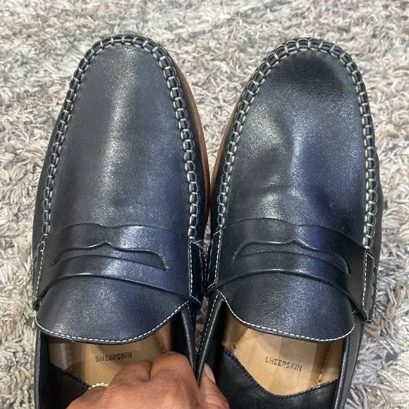 Johnston and Murphy sheepskin Men's Black Leather Loafers sz 12M great condition
